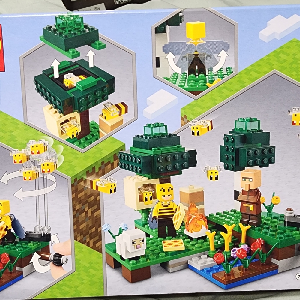 Lego Green and Blue Building Sets for Creative Play - Picture 2 of 2